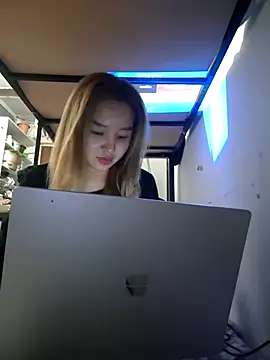 Snapshot of SherrylShaw chatting on December 22, 2025, 5:24 pm SherrylShaw online show from December 22, 2025, 5:24 pm