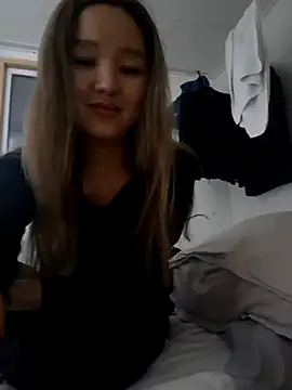 Snapshot of SherrylShaw chatting on December 14, 2025, 4:01 pm SherrylShaw online show from December 14, 2025, 4:01 pm