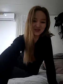 Snapshot of SherrylShaw chatting on December 19, 2025, 7:49 pm SherrylShaw online show from December 19, 2025, 7:49 pm