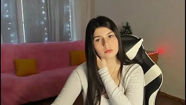 KisaModel online show from December 22, 2025, 8:25 am