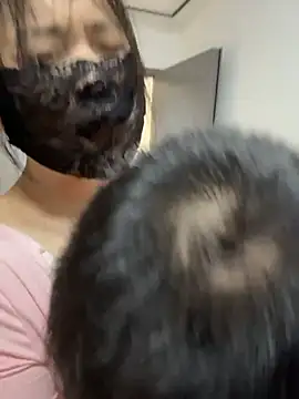 qwe522522 online show from April 19, 2026, 3:57 pm