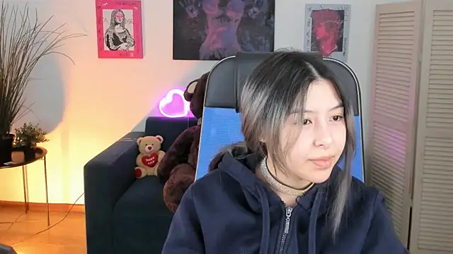 SirenMystiq online show from December 17, 2025, 4:56 pm