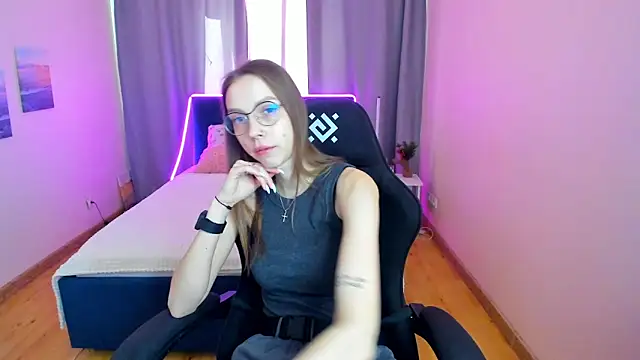 Steel Dolll online show from March 5, 2026, 8:33 am