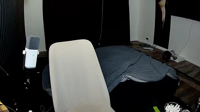 Nicole Pars online show from March 3, 2026, 5:25 am