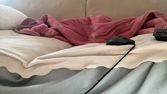 ijustturned18today online show from February 17, 2026, 7:49 am