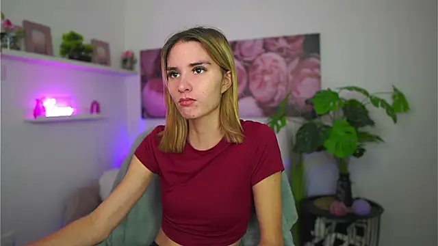  Bella Young online show from December 15, 2025, 2:12 pm