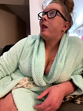 kissmyarch online show from December 22, 2025, 12:00 am