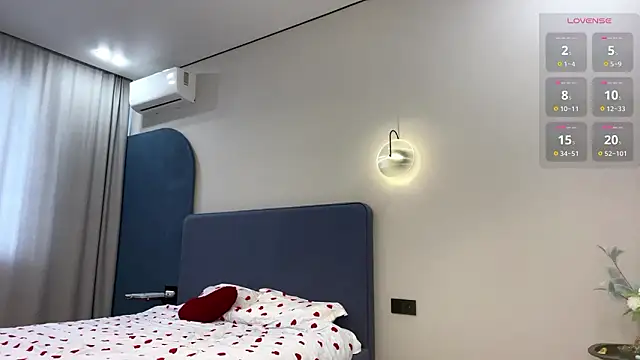 SepiahLune online show from February 26, 2026, 8:14 am