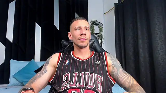 J king   online show from February 17, 2026, 7:55 pm