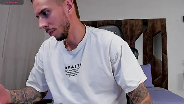 J king   online show from April 14, 2026, 5:07 pm