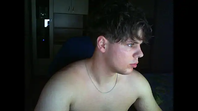 GymGuy0505 online show from January 5, 2026, 10:46 pm