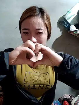 little-effy online show from April 2, 2026, 11:39 am