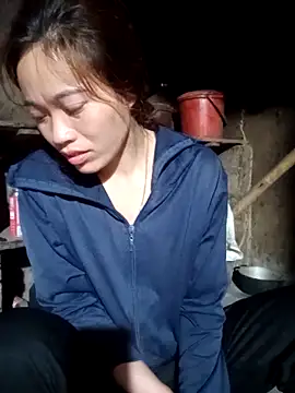 little-effy online show from April 18, 2026, 10:54 pm