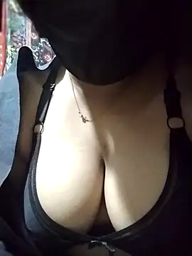 Snapshot of nosrat014 chatting on December 17, 2025, 6:35 pm nosrat014 online show from December 17, 2025, 6:35 pm