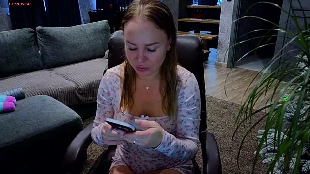 s trawberry  online show from December 14, 2025, 3:46 am