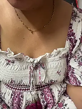 butterflyslay online show from April 20, 2026, 12:57 am