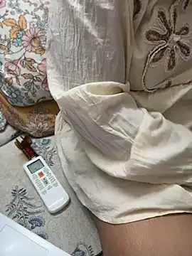 butterflyslay online show from May 12, 2026, 1:50 pm