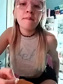 soylulita07 online show from February 8, 2026, 4:43 am