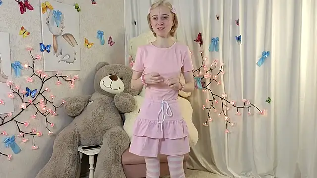 ViollaBloom online show from December 23, 2025, 2:55 am