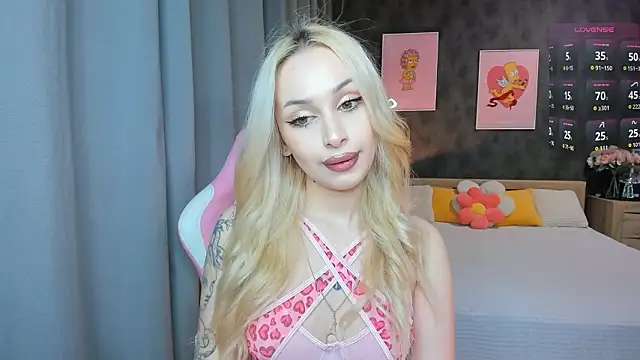 LanaMiracle online show from February 17, 2026, 4:10 am