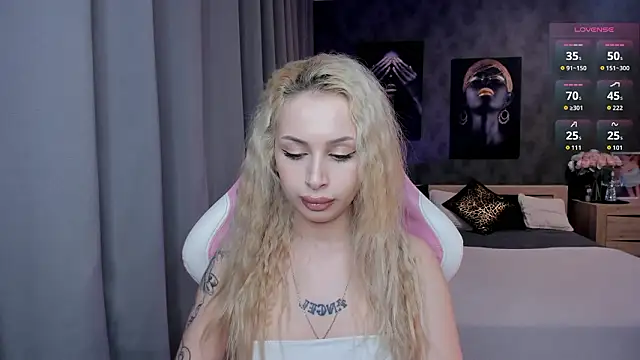 LanaMiracle online show from February 10, 2026, 4:00 am