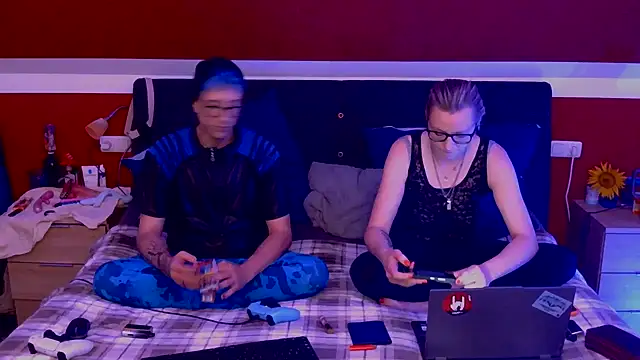 Snapshot of AskAveryAnything chatting on July 21, 2026, 7:59 pm AskAveryAnything online show from July 21, 2026, 7:59 pm