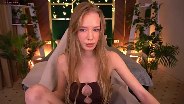 MollyyMayy online show from February 10, 2026, 3:44 pm