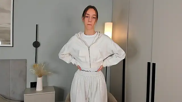 MelitaZmijewski online show from December 15, 2025, 7:25 am