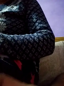 Snapshot of Sweet_Couple_01 chatting on December 15, 2025, 5:52 pm Sweet Couple 01 online show from December 15, 2025, 5:52 pm