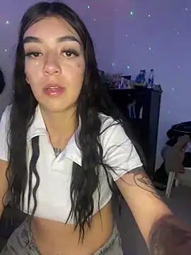 Snapshot of __Alina_ chatting on December 14, 2025, 10:21 am Alina online show from December 14, 2025, 10:21 am