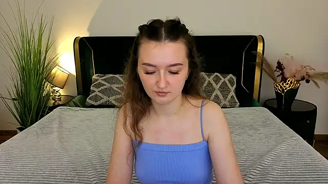 CyrenaLuxe online show from May 11, 2026, 7:33 pm