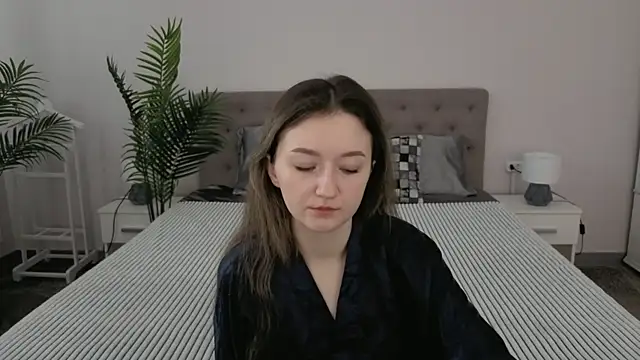 CyrenaLuxe online show from March 25, 2026, 6:35 am