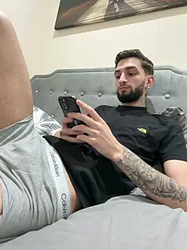 Juliann69Ramiro online show from February 22, 2026, 11:50 pm