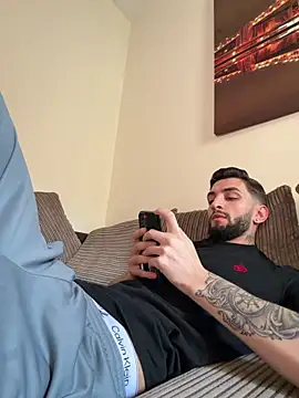 Juliann69Ramiro online show from January 17, 2026, 2:09 pm