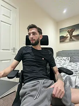 Juliann69Ramiro online show from March 3, 2026, 9:22 pm