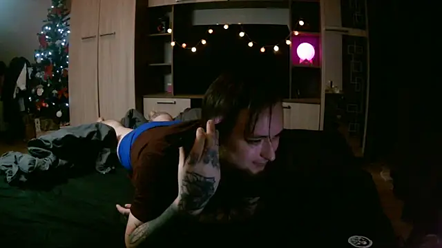 Snapshot of punksshow chatting on December 17, 2025, 3:17 pm punksshow online show from December 17, 2025, 3:17 pm