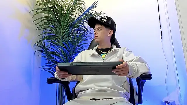 sebastamayo  online show from January 8, 2026, 9:43 pm