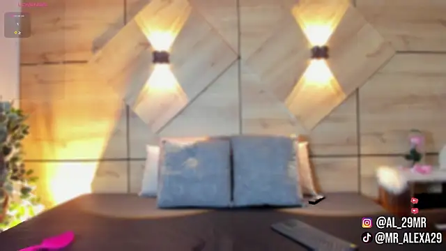 sussan fox  online show from March 9, 2026, 7:50 pm