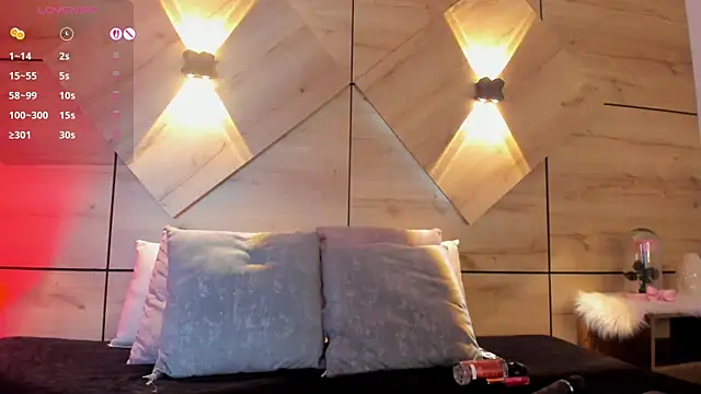 sussan fox  online show from April 11, 2026, 8:01 pm