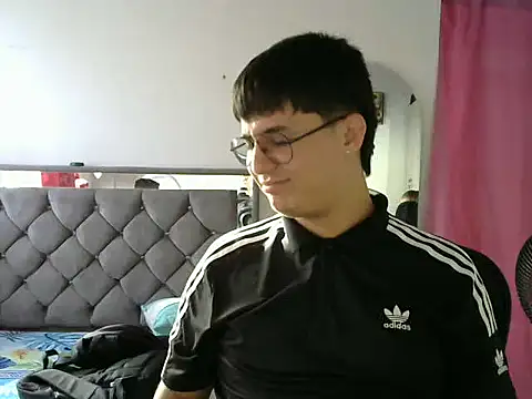 Snapshot of ken_wolflover chatting on December 15, 2025, 9:20 pm ken wolflover online show from December 15, 2025, 9:20 pm