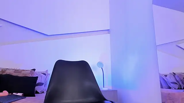 SmoothAlpha  online show from April 27, 2026, 9:46 pm