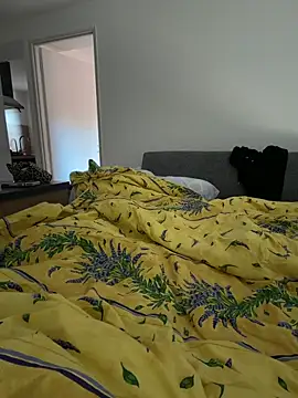 CoquineCharmeuse online show from April 18, 2026, 4:09 pm