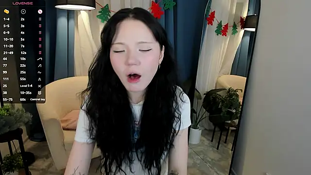 Snapshot of LeaLigth chatting on December 16, 2025, 2:21 pm LeaLigth online show from December 16, 2025, 2:21 pm