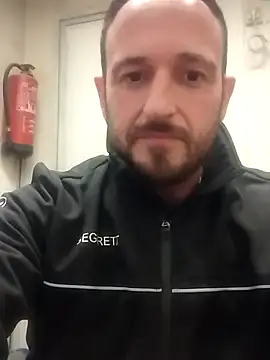 Snapshot of Tonybp84 chatting on December 18, 2025, 1:55 am Tonybp84 online show from December 18, 2025, 1:55 am