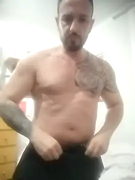 Snapshot of Tonybp84 chatting on December 16, 2025, 3:33 am Tonybp84 online show from December 16, 2025, 3:33 am