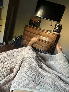 cazadornocturno1997 online show from January 7, 2026, 9:42 pm