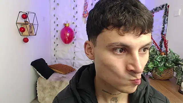 Noah Vera online show from December 16, 2025, 3:44 am