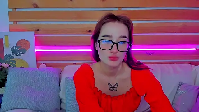 Snapshot of Evis_Dailyy chatting on December 18, 2025, 1:11 am Evis Dailyy online show from December 18, 2025, 1:11 am