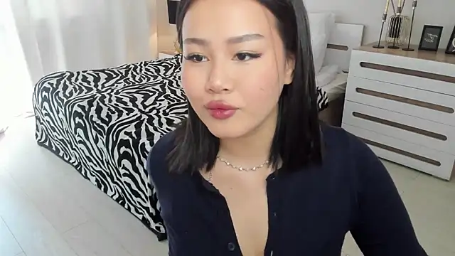 Brunette Charm online show from April 21, 2026, 11:06 am