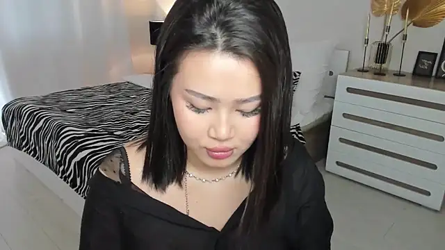 Snapshot of Brunette_Charm chatting on May 11, 2026, 11:22 am Brunette Charm online show from May 11, 2026, 11:22 am